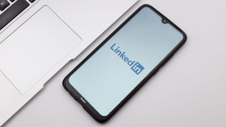 LinkedIn menambahkan tombol untuk melaporkan ‘kekotoran’ yang dihasilkan AI