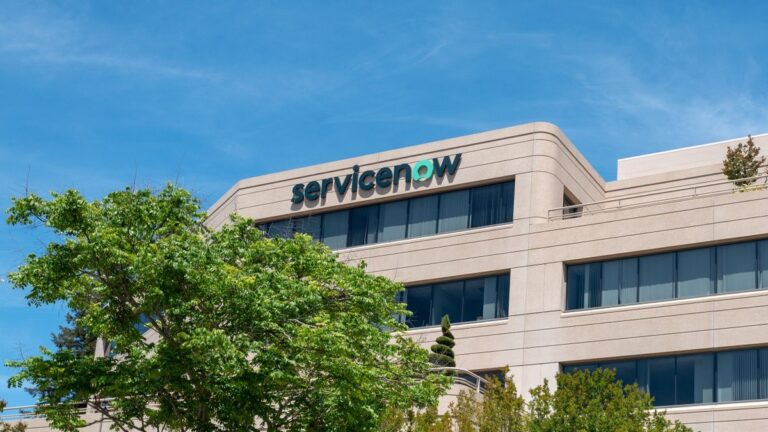 ServiceNow mempertaruhkan $40 juta pada spesialis perangkat lunak perbankan India untuk memperluas dorongan layanan keuangannya