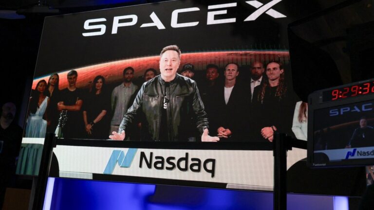 SpaceX turun di bawah harga IPO $135 menjelang peluncuran Starship