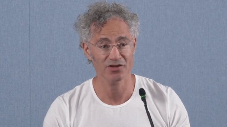 Setelah kuartal yang mematikan, CEO Palantir Alex Karp menyebut industri AI ‘Marxis’